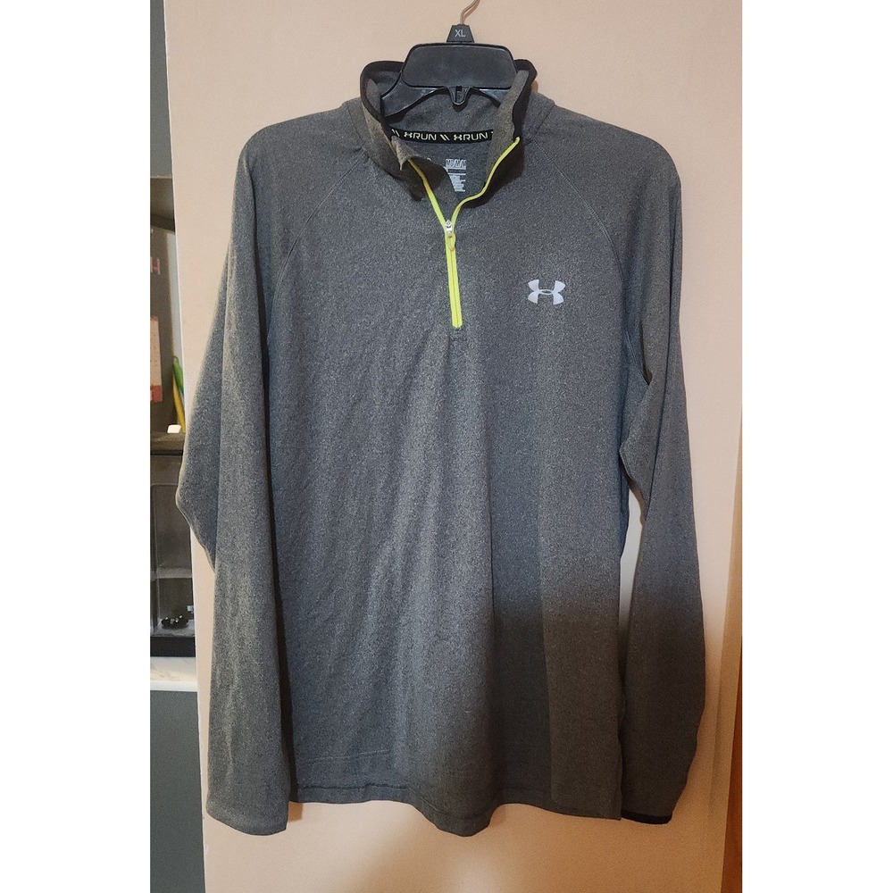 Under Armour Men's gray fitted quarter zip size medium